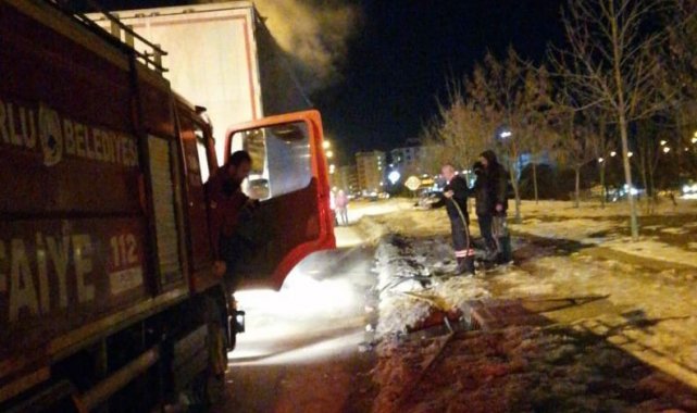 Balatalar ısındı, tır seyir halinde alev aldı