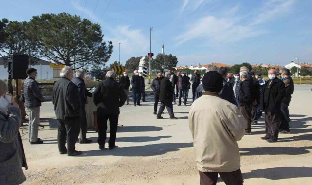 Balıkesir'de elektrik arızalarından bıkan site sakinleri eylem yaptı yol kapattı