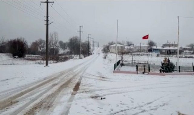 Balkanlardan kar yurda giriş yaptı: Edirne&#039;nin sınır köyleri beyaza büründü