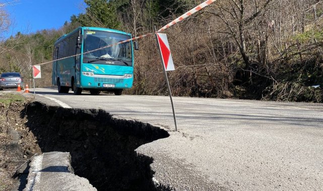 Bartın&#039;da yağmur sonrası yollarda heyelanlar meydana geldi