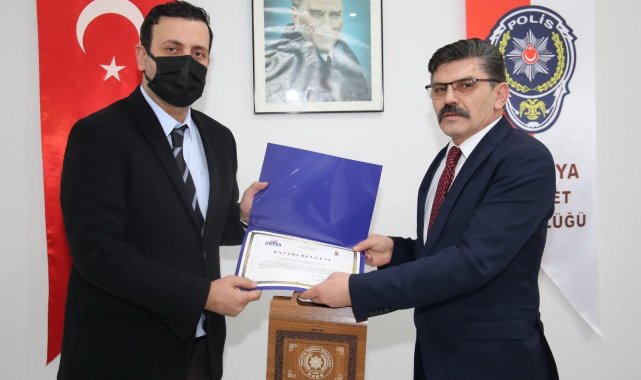 Başarılı polislere teşekkür belgesi