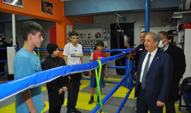 Başkan Akkaya geleceğin boksörleri ile buluştu