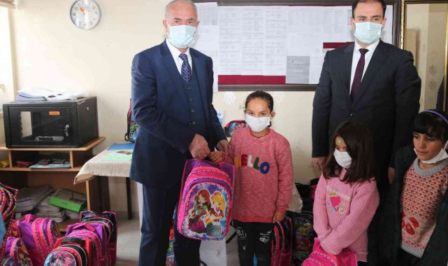 Başkan Akman öğrencileri sevindirdi