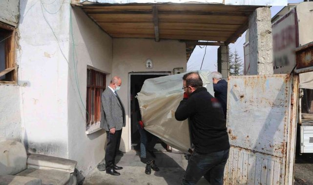 Başkan Akman&#039;dan evi yanan vatandaşlara &#039;geçmiş olsun&#039; ziyareti