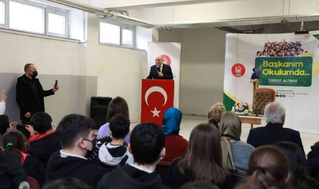 Başkan Altınok ortaokul öğrencileriyle buluştu