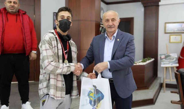 Başkan Atabay, sporcuları misafir etti