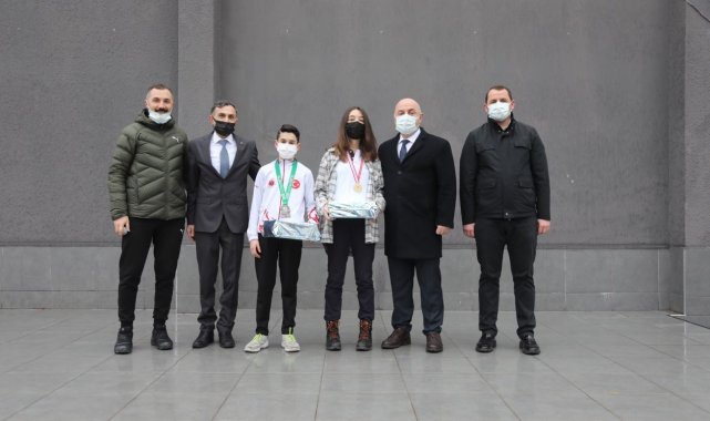 Başkan Bıyık, sporda derece elde eden öğrencileri ödüllendirdi