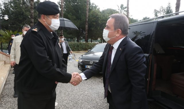 Başkan Böcek, İl Emniyet Müdürü ve Jandarma Komutanı ile bir araya geldi