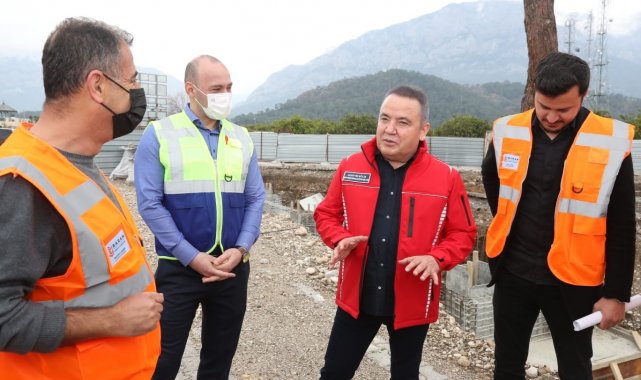 Başkan Böcek, Kemer otopark ve pazar yeri inşaatını inceledi