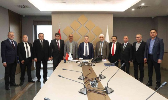 Başkan Böcek, Kırcamili muhtarları ağırladı