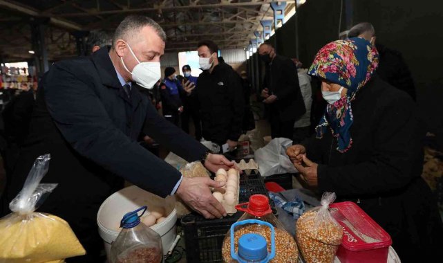 Başkan Büyükakın, Kandıra pazarını gezdi
