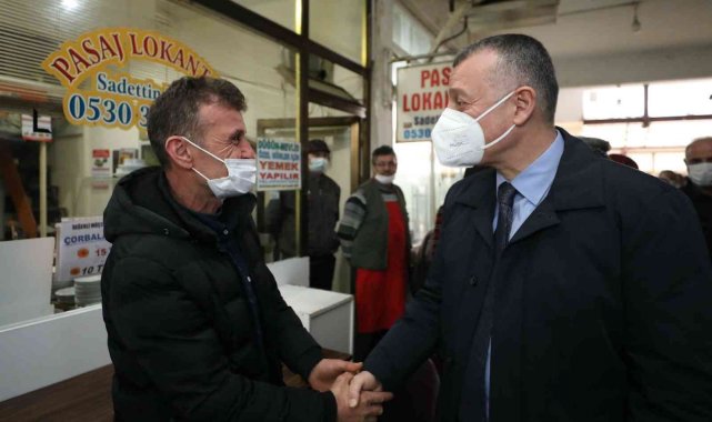 Başkan Büyükakın, Kandıra&#039;da yapılacak yeni kent meydanı için esnafla bir araya geldi