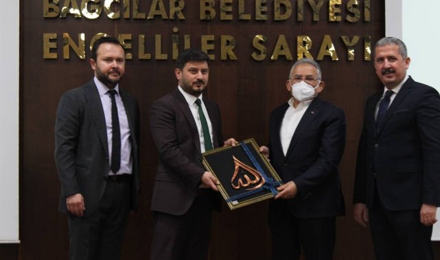 Başkan Büyükkılıç'a yılın ilk ödülü Kayserililerden