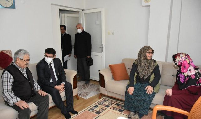 Başkan Çelik yarım asır aynı yastığa baş koyan çiftleri ziyaret etti
