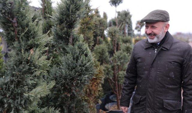 Başkan Çolakbayrakdar, "Çocuklar için yeni yapılan bütün parklarda toprak alan yapıyoruz"