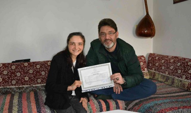 Başkan İşlek&#039;ten lise diplomasını alan engelli kıza üniversite eğitim masraflarını karşılama sözü