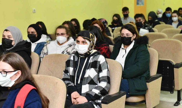 Başkan Kanar öğrencilerle bir araya geldi