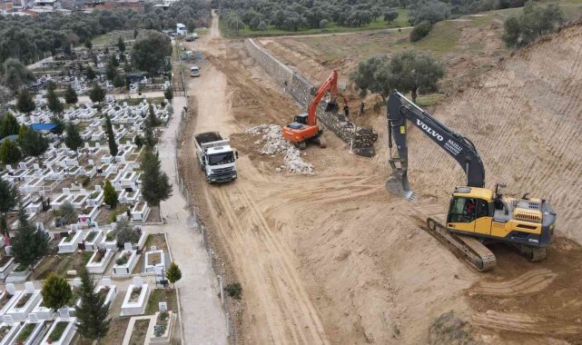 Başkan Özcan, Eğriboyun Mezarlığı'ndaki çalışmaları yerinde inceledi