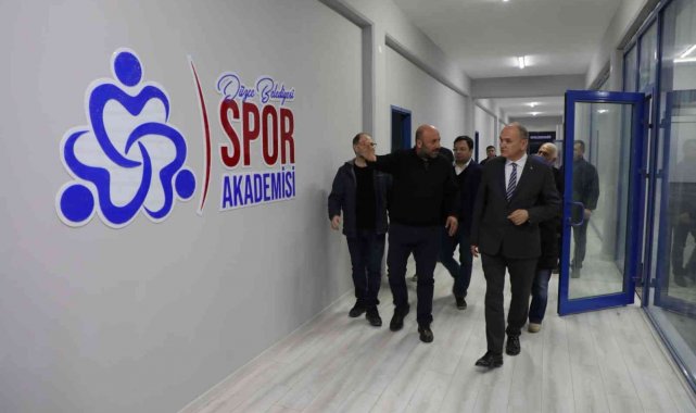 Başkan Özlü spor akademisi ve BELMEK binalarını inceledi