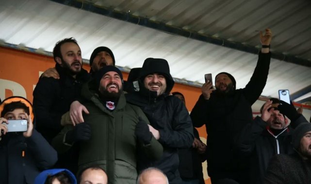 Başkan Özlü'den takımlara tribünden destek