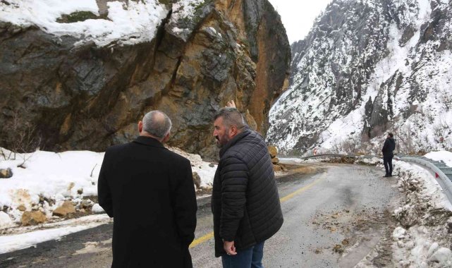 Başkan Öztürk heyelan bölgesinde incelemelerde bulundu