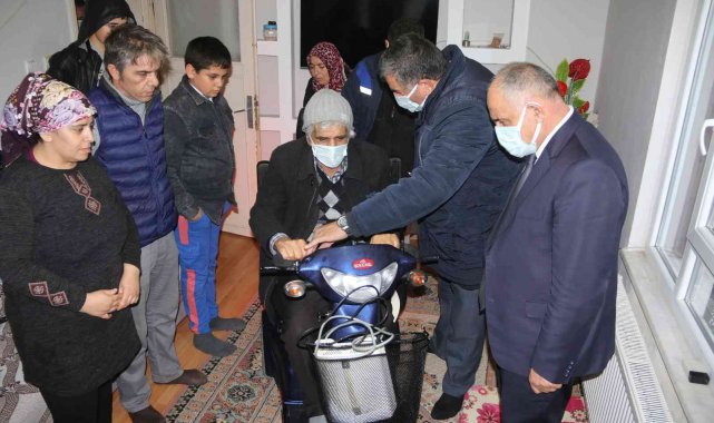 Başkan Öztürk'ten engelli vatandaş kandil sürprizi