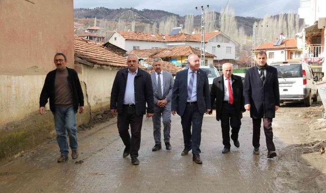 Başkan Şahiner, Eşme köyünde incelemelerde bulundu