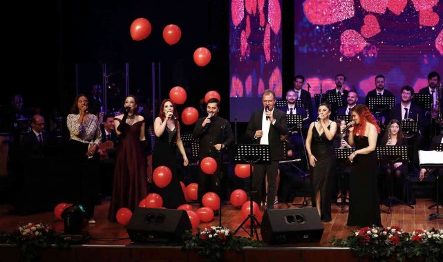 Başkan Seçer ve Meral Seçer, 'Sevgililer Günü Konseri'ne katıldı