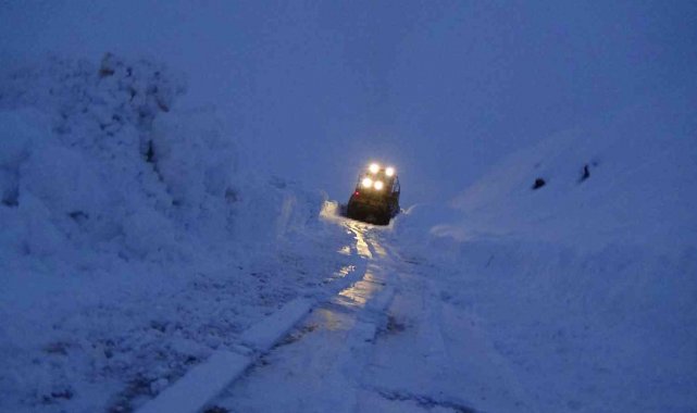 Batman kırsalında kar kalınlığı 2 metreyi aştı: 7 köy ve 14 mezra yolunun açılması için çalışmalar devam ediyor