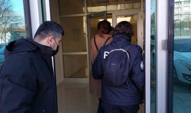 Bavulundan 5 tabanca çıkan genç kadına adli kontrol