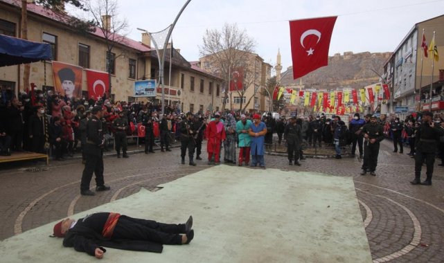 Bayburt'ta kurtuluş coşkusu Cumhuriyet Caddesine taştı