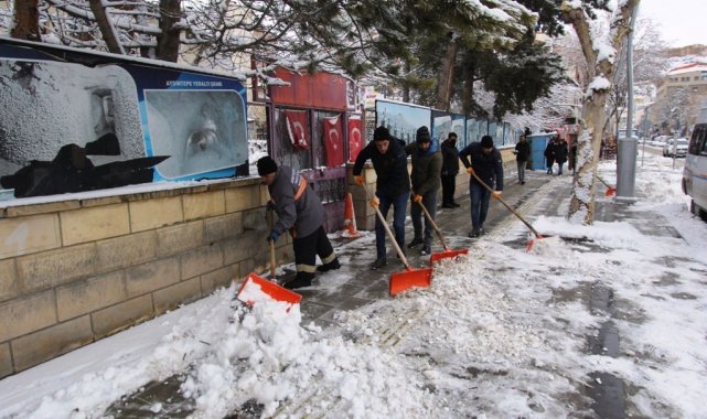 Bayburt'ta yoğun kar mesaisi