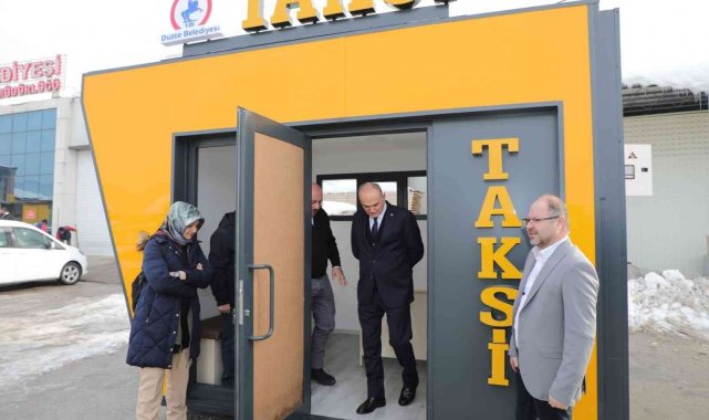 Belediye taksi duraklarını yeniliyor