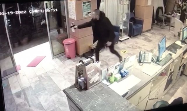 Beyoğlu'nda otelde silahlı çatışma kamerada