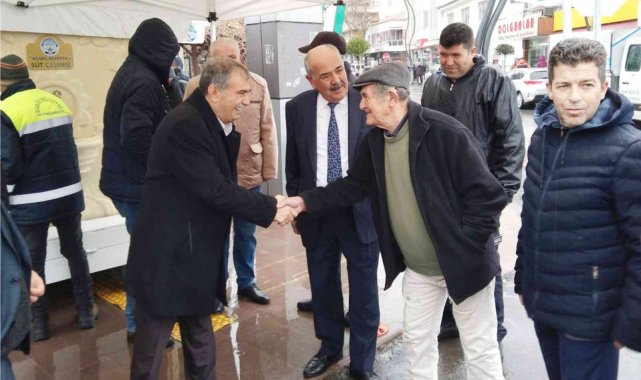 Bigadiç&#039;te ücretsiz süt dağıtıldı