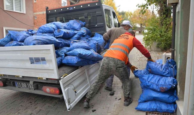 Bilecik'te ihtiyaç sahiplerine kömür yardımları devam ediyor