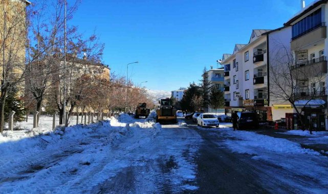 Bingöl Belediyesi karla mücadeleye devam ediyor