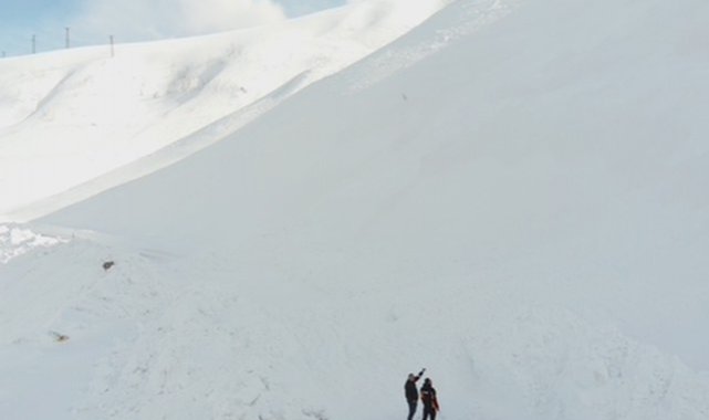 Bingöl&#039;de çığ nedeniyle kapanan yol ulaşıma açıldı