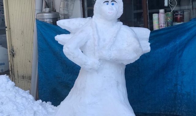 Birbirinden ilginç kardan heykeller yaptılar