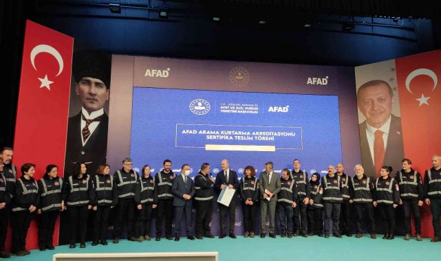 Birçok arama kurtarma ekibinin AFAD Akreditasyon Sertifikasını Bakan Soylu verdi
