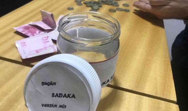 Biriktirdiği harçlıklarını bağışladı