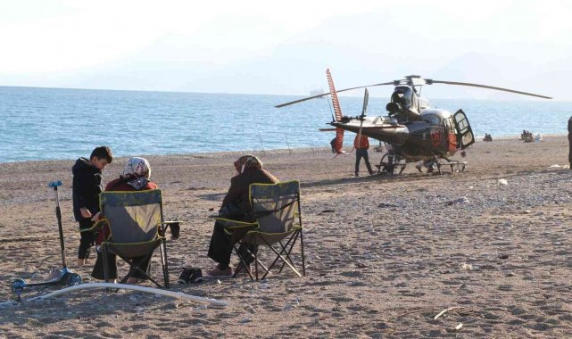 Bisiklet turunu görüntüleyen helikopter arızalandı, dünyaca ünlü sahile iniş yapmak zorunda kaldı