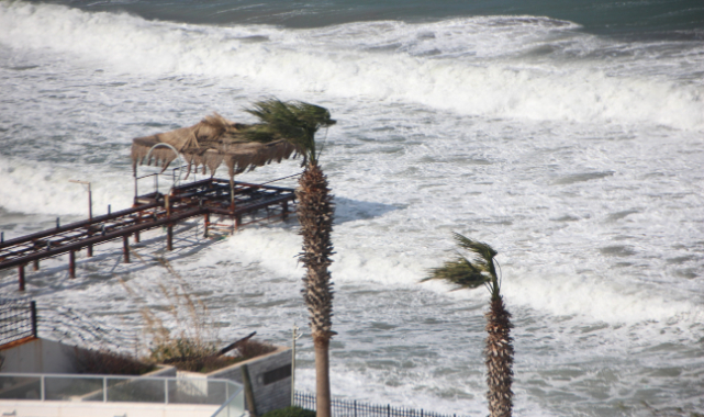 BODRUM'DA ŞİDDETLİ FIRTINA
