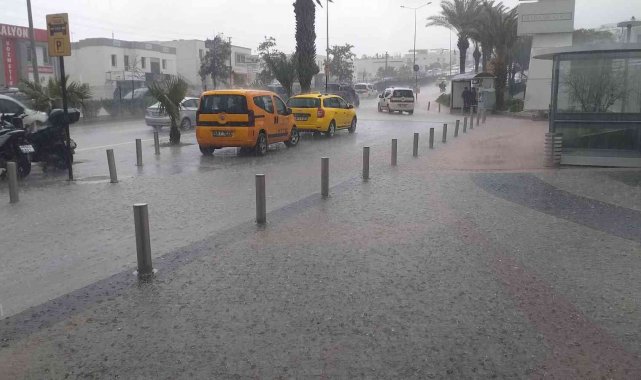 Bodrum'da beklenen yağış başladı