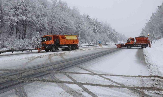 Bolu Dağı'nda kar yağışı devam ediyor