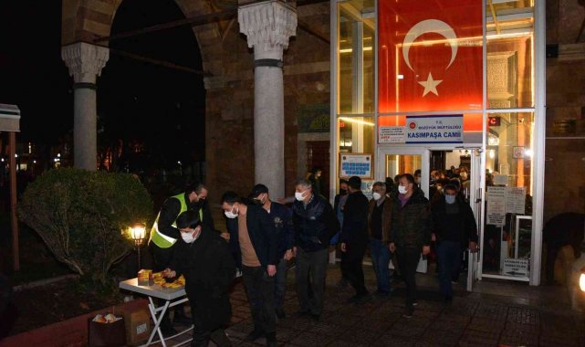 Bozüyük Belediyesi'nden kandil şekeri ikramı