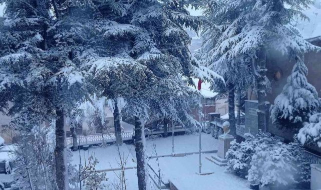 Bozüyük yeni güne karla uyandı