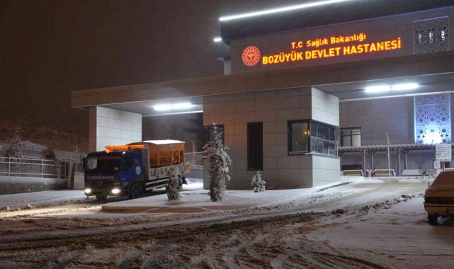 Bozüyük'te kar temizleme çalışmaları devam ediyor