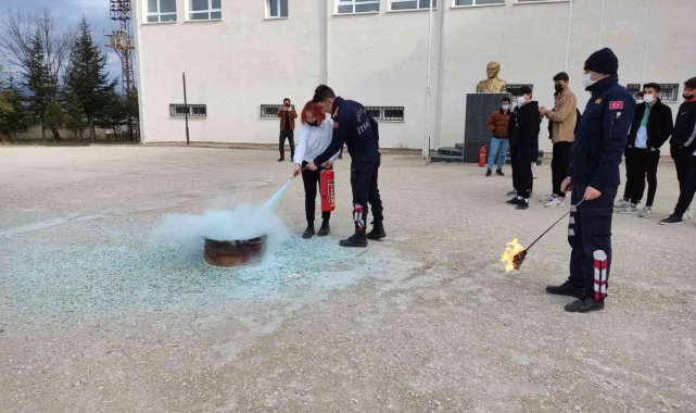 Bozüyük'te lise öğrencilerine yangın eğitimi verildi