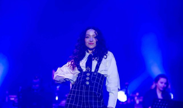 Buca'da Zeynep Bastık ve Anıl Piyancı rüzgarı